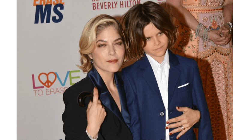Selma Blair's friends organise meal deliveries for her