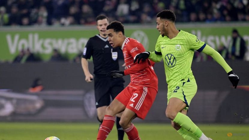Bayern go back on top by ending winless run with 4-2 victory at Wolfsburg Bayern go back on top by ending winless run with 4-2 victory at Wolfsburg
