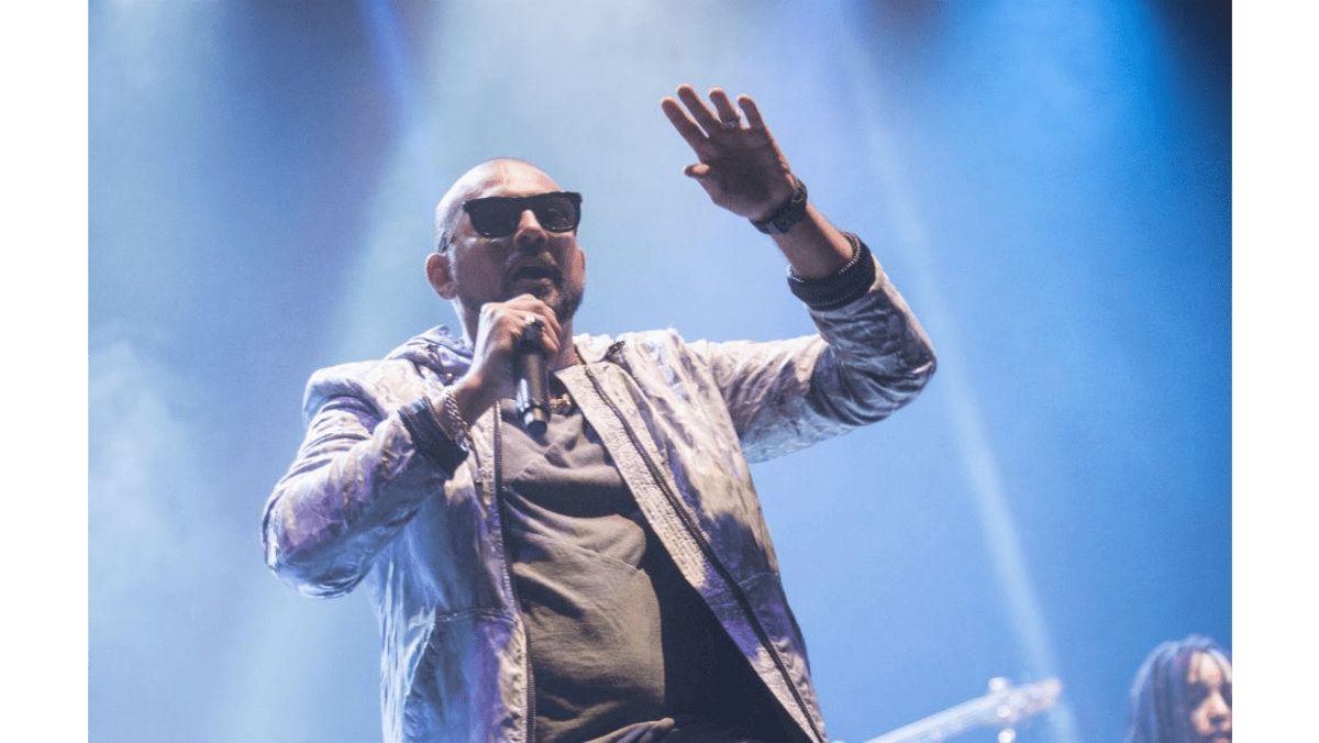 Sean Paul collaborating with Shakira 8days