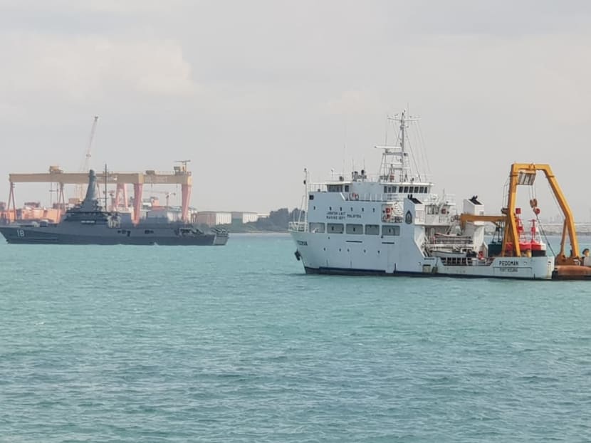 Photo of the day: The Republic of Singapore Navy Littoral Mission Vessel RSS Justice (background) keeping a close watch over Malaysia Marine Department vessel Pedoman (foreground) anchored in Singapore Port Limits.