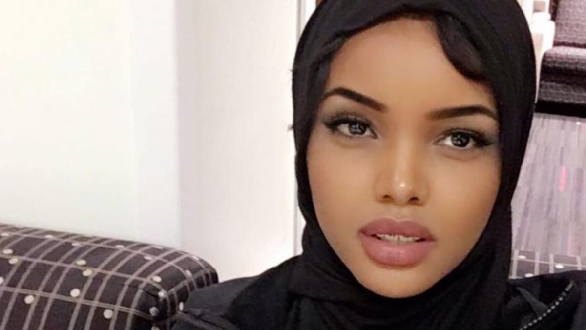 Halima Aden belia Muslim Amerika pertama pakai hijab, burkini sertai ...