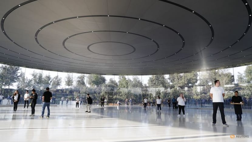 Apple drops mask requirements for most of its corporate workers: The Verge Apple drops mask requirements for most of its corporate workers: The Verge