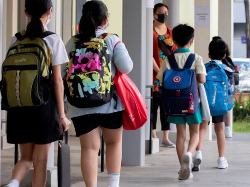 On Dec 22, 2021, the Ministry of Education sent out about 110,000 SMS invitations to parents or guardians of students who will be in Primary 4 to Primary 6 in 2022, so that they may register the children for Covid-19 vaccine jabs. On Dec 22, 2021, the Ministry of Education sent out about 110,000 SMS invitations to parents or guardians of students who will be in Primary 4 to Primary 6 in 2022, so that they may register the children for Covid-19 vaccine jabs.