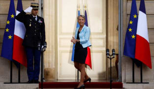  Elisabeth Borne dilantik PM baru Perancis