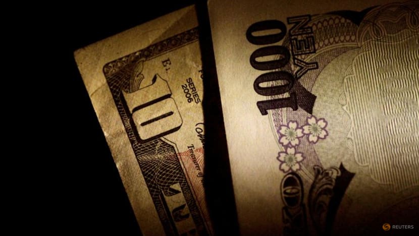 Yen weak versus dollar, euro ahead of busy central bank week Yen weak versus dollar, euro ahead of busy central bank week