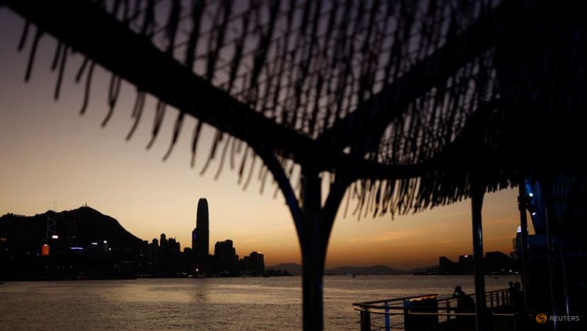 Relocating Hong Kongers withdrew $219 million from pensions in Q4, down 28% y/y Relocating Hong Kongers withdrew $219 million from pensions in Q4, down 28% y/y