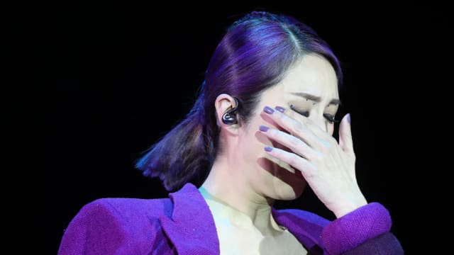 杨千嬅演唱会零赞助　数度痛哭唱不下去