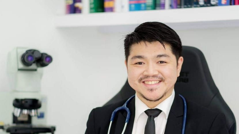 Doktor dikaitkan 'Healing the Divide' didakwa kenakan bayaran S$1,500 untuk beri suntikan palsu COVID-19 Doktor dikaitkan 'Healing the Divide' didakwa kenakan bayaran S$1,500 untuk beri suntikan palsu COVID-19