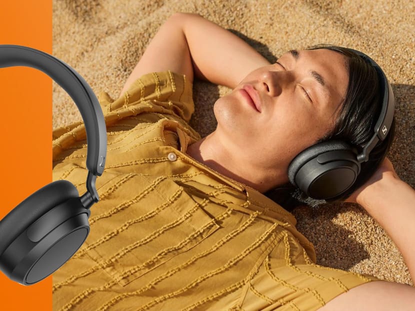 Headphone girl 2025 viral