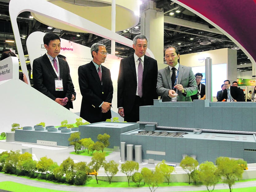 Prime Minister Lee Hsien Loong (third from left) looking at exhibits at the World Cities Summit, Singapore International Water Week and CleanEnviro Summit Singapore yesterday. Photo: Don Wong