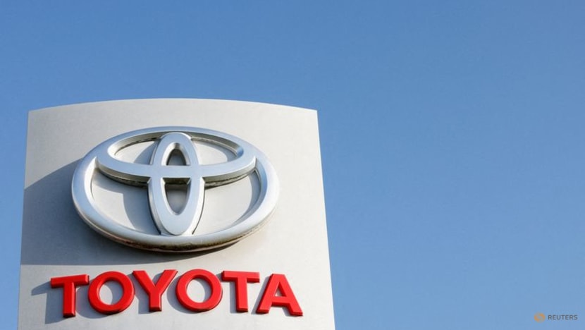 Toyota quarterly auto sales fall 8.8% Toyota quarterly auto sales fall 8.8%