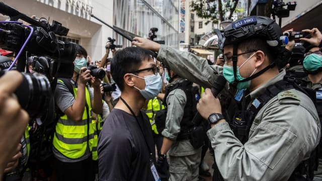 香港爆发示威抗议《国歌条例草案》 警方一度发射胡椒球弹