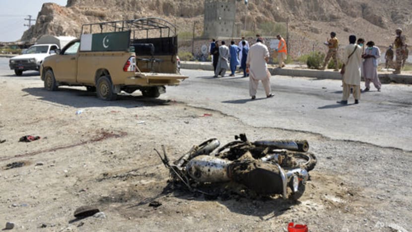 Suicide bombing at southwest Pakistan checkpoint kills 3