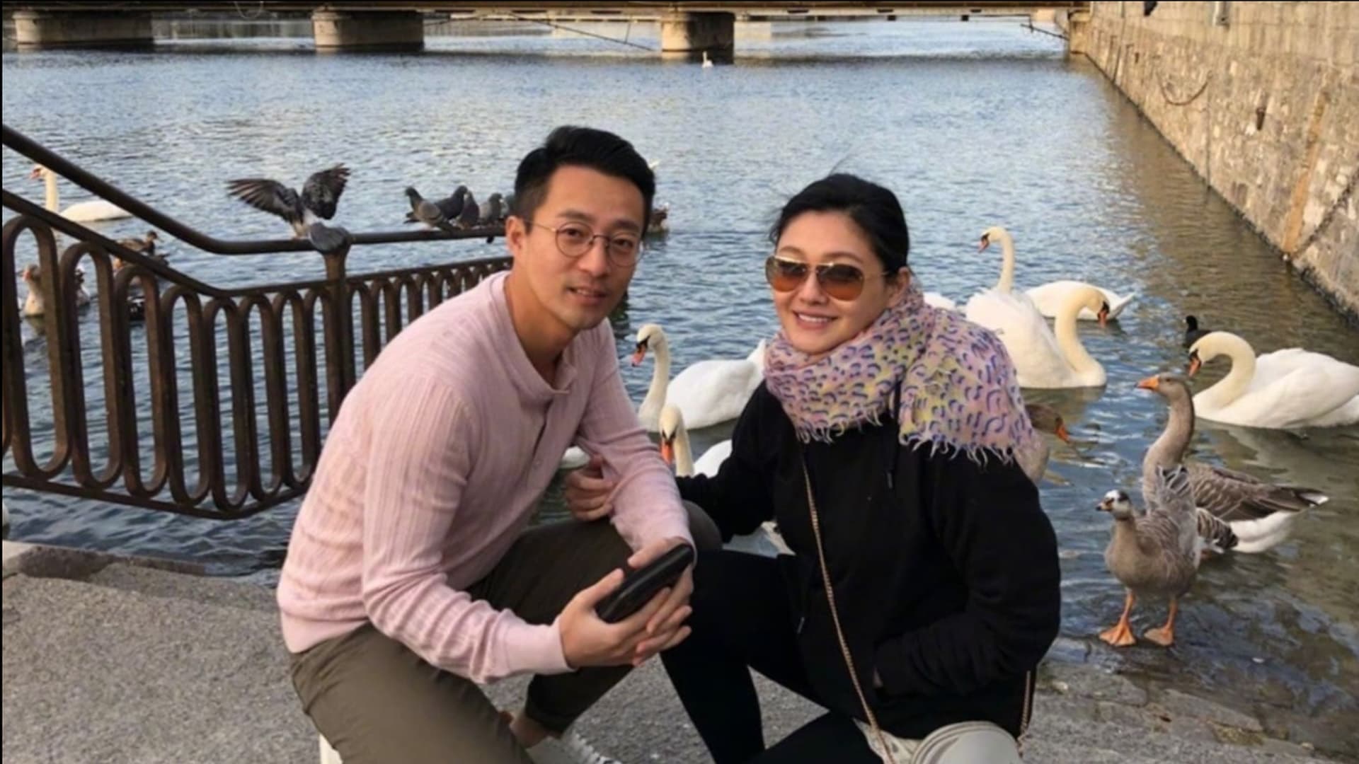 Barbie Hsu’s Ex-Husband Wang Xiaofei, 40, Rumoured To Be Dating A “Beautiful and Wealthy” Woman In Her 20s For The Past 6 Months Barbie Hsu’s Ex-Husband Wang Xiaofei, 40, Rumoured To Be Dating A “Beautiful and Wealthy” Woman In Her 20s For The Past 6 Months