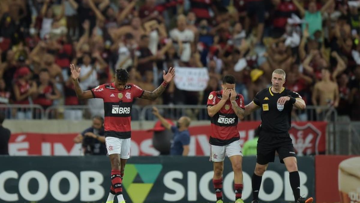 Sepak Bola: Gol telat memberi Flamengo kemenangan 1-0 atas Corinthians