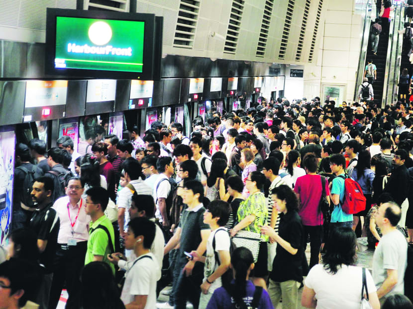 Communters waiting for a Circle Line train at the Bishan MRT station. TODAY file photo.