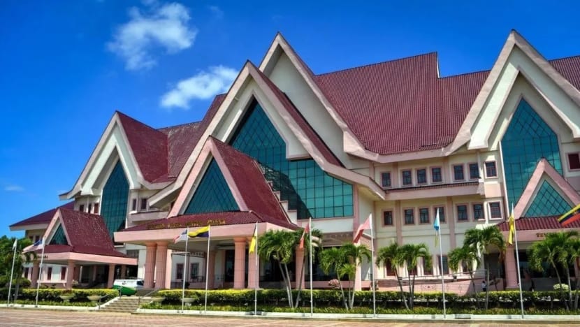 Melaka political crisis: Pakatan Harapan says governor broke precedent by dissolving state assembly Melaka political crisis: Pakatan Harapan says governor broke precedent by dissolving state assembly