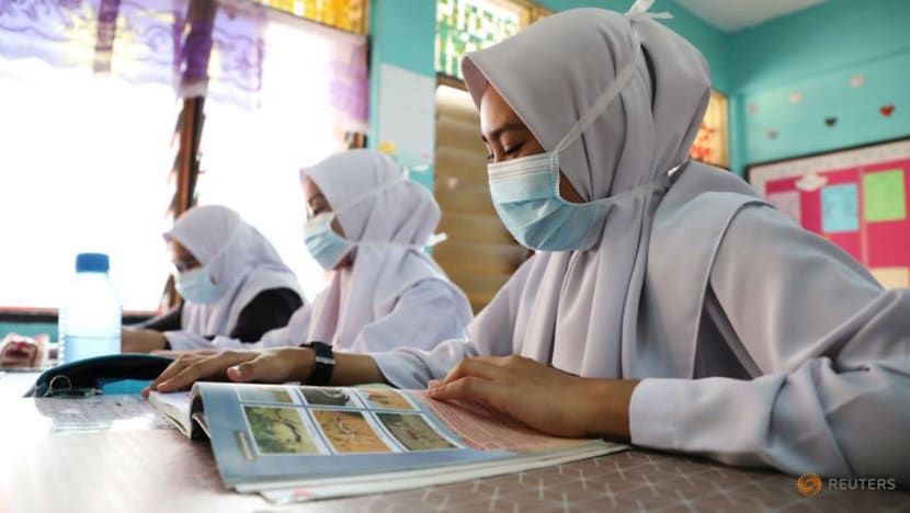 Malaysia, Indonesia shut thousands of schools over haze
