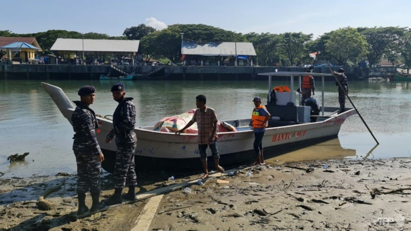 Indonesia navy ship tows boat with Rohingya refugees to port