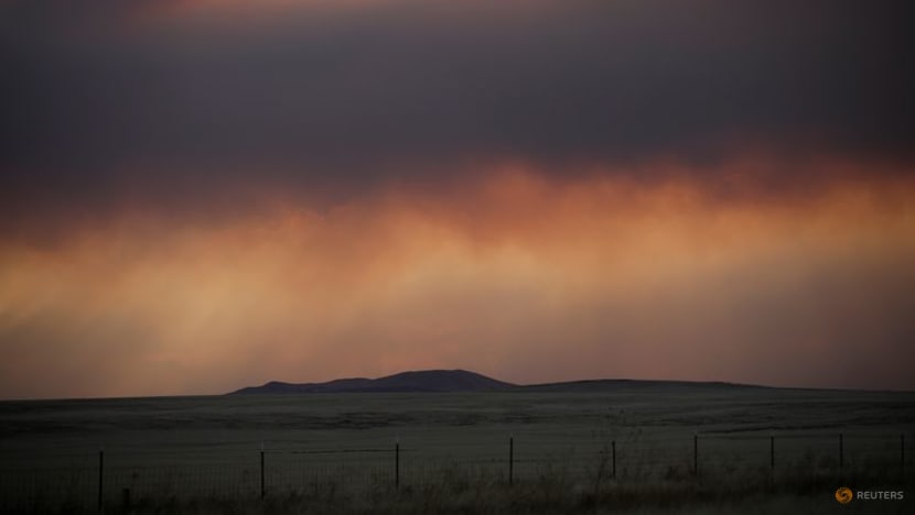 Wildfires threaten New Mexico resorts, burn California mansions Wildfires threaten New Mexico resorts, burn California mansions