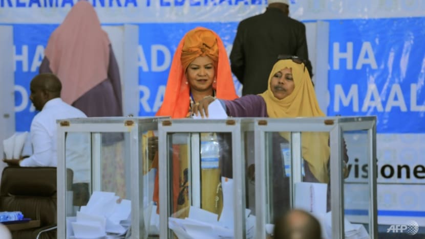 Somalia's leader battles his predecessor for presidency Somalia's leader battles his predecessor for presidency