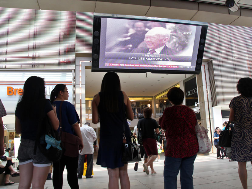 From a trickle of visitors into snaking lines at Istana From a trickle of visitors into snaking lines at Istana