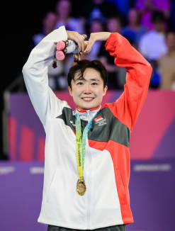Feng Tianwei celebrates after her come-from-behind victory in the table tennis women's singles final on Aug 7, 2022.