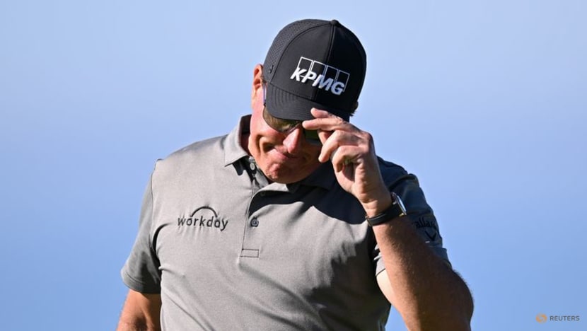 Mickelson withdraws from PGA Championship
