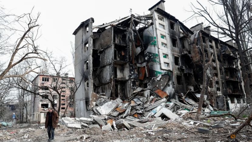 Ukraine says first civilians killed in Lviv, Mariupol holds out 3
