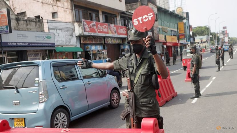 Many Sri Lankans flee Colombo as political leaders meet to seek solution to crisis Many Sri Lankans flee Colombo as political leaders meet to seek solution to crisis