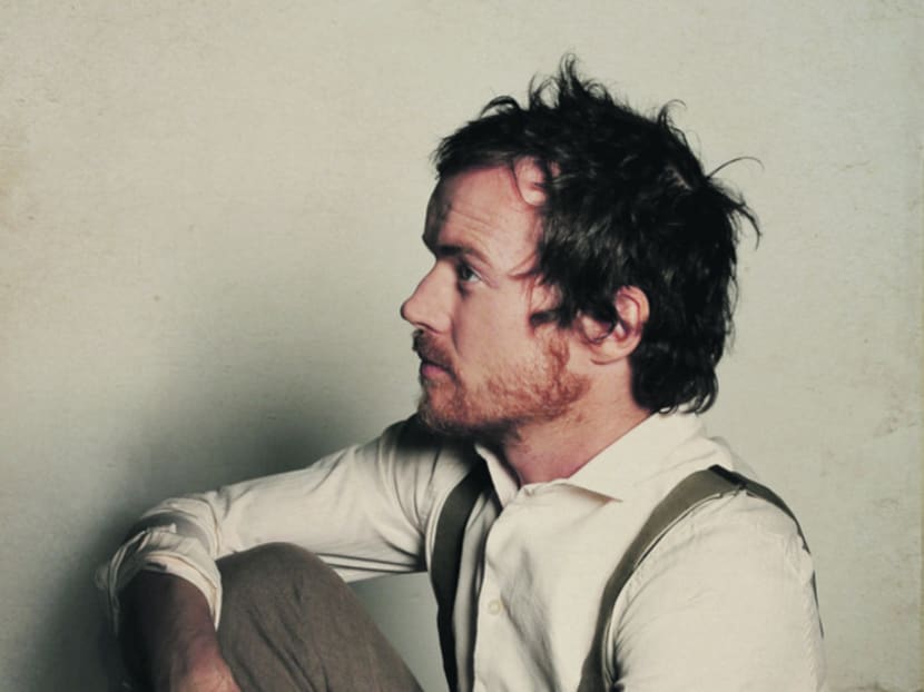 Damien Rice isn't wearing shoes in the picture.