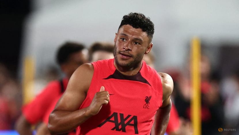 Liverpool midfielder Oxlade-Chamberlain out with hamstring injury