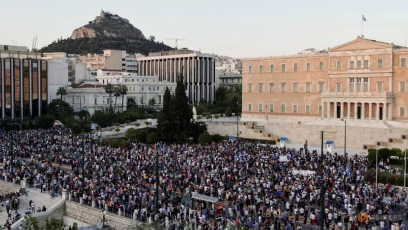 In Athens, thousands rally against COVID-19 vaccinations 