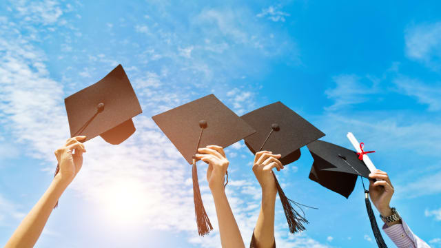本地大学毕业生就业率良好 月薪中位数升至4200元