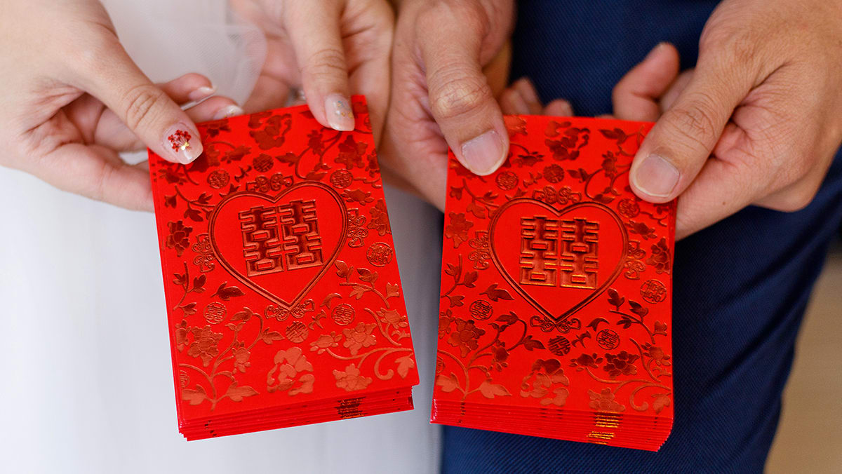 #trending: Rude or pragmatic? Bride asks guest to identify red packet after wedding, sparks discussion on Reddit