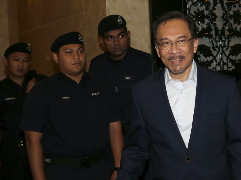 Malaysia's opposition leader Anwar Ibrahim leaves court for a recess during his final appeal against a conviction for sodomy at the Palace of Justice in Putrajaya October 30, 2014. Photo: Reuters