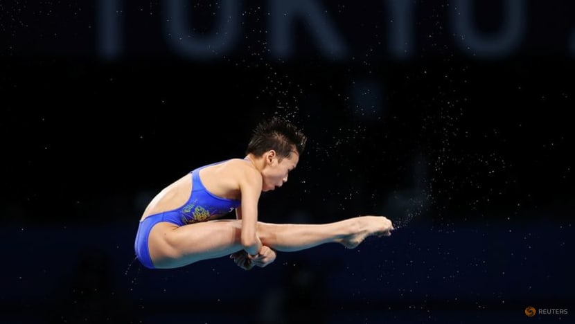 Olympics-Diving-China's Quan advances to women's 10m platform finals in first place Olympics-Diving-China's Quan advances to women's 10m platform finals in first place
