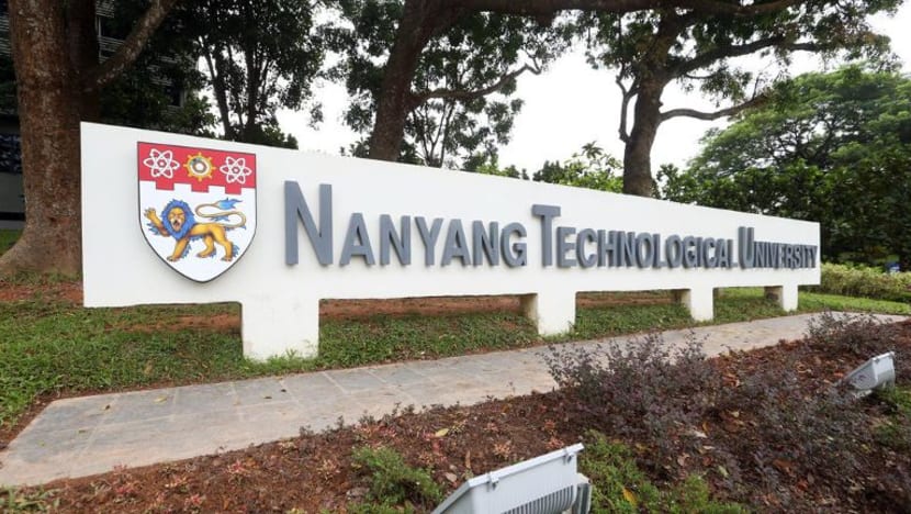 NTU dikecam tidak benarkan siswa, kakitangan fakulti terkandas di luar negara ikuti kelas online