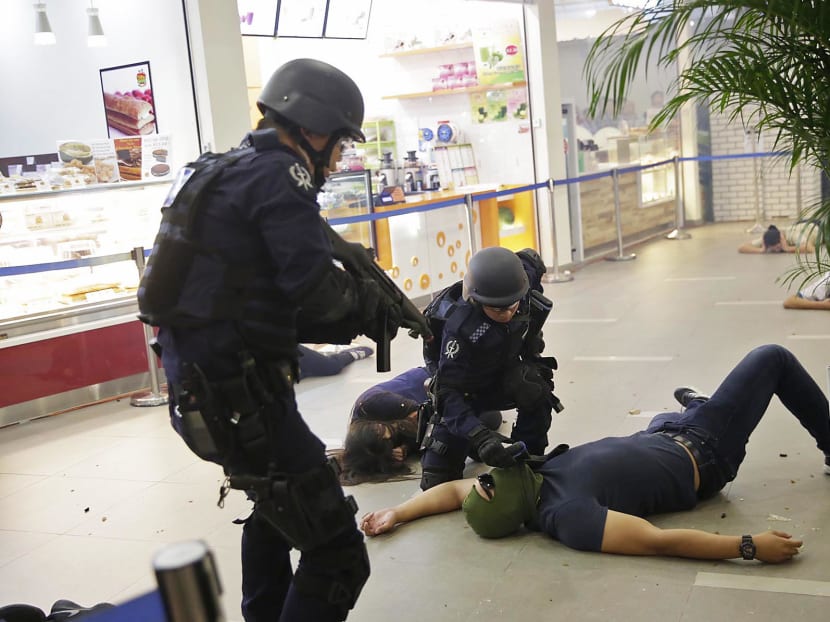 The Singapore Police Force and Singapore Civil Defence Force conducting Exercise Heartbeat at Ng Teng Fong General Hospital on Oct 23. Photo: Wee Teck Hian/TODAY