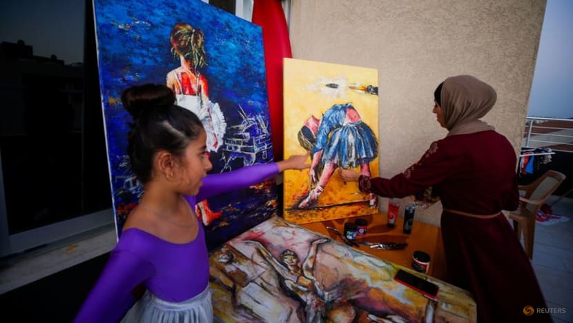 Gaza artist mixes beauty with pain in her ballet paintings Gaza artist mixes beauty with pain in her ballet paintings