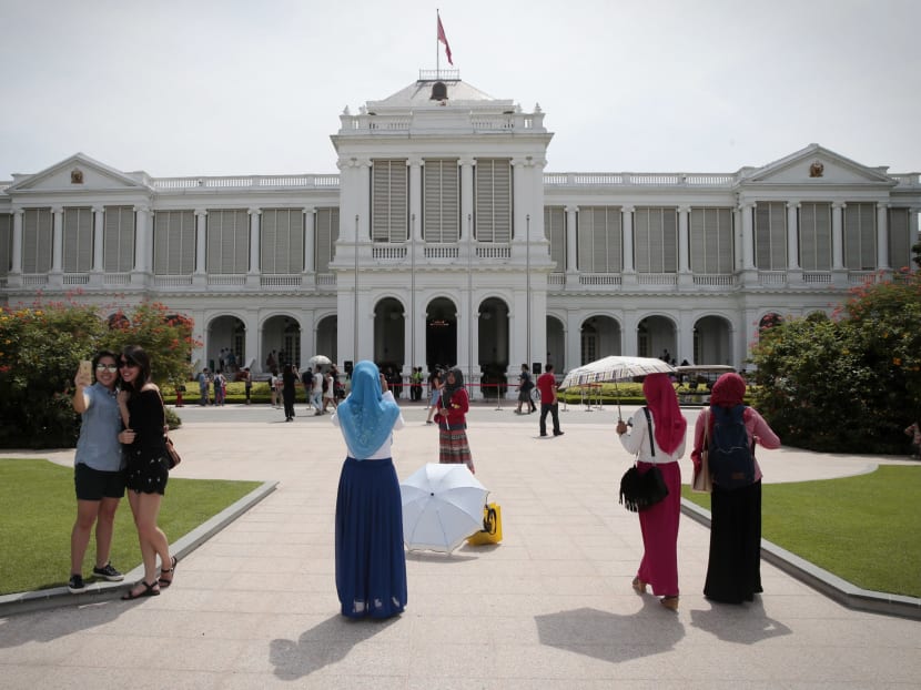 Visitors at the Istana Open House on July 6, 2016. A survey by Channel NewsAsia and the Institute of Policy Studies has found that the vast majority of the respondents prefer the country’s top leaders to be of the same race. Photo: Jason Quah Visitors at the Istana Open House on July 6, 2016. A survey by Channel NewsAsia and the Institute of Policy Studies has found that the vast majority of the respondents prefer the country’s top leaders to be of the same race. Photo: Jason Quah