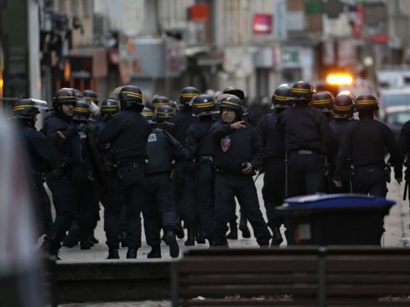 Two dead, seven arrested in Saint-Denis raid targeting Paris attack mastermind