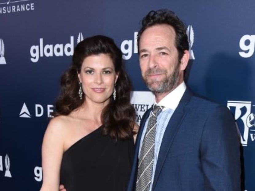 Luke Perry was surrounded by family, including ex-wife and fiancee, when he died Luke Perry was surrounded by family, including ex-wife and fiancee, when he died
