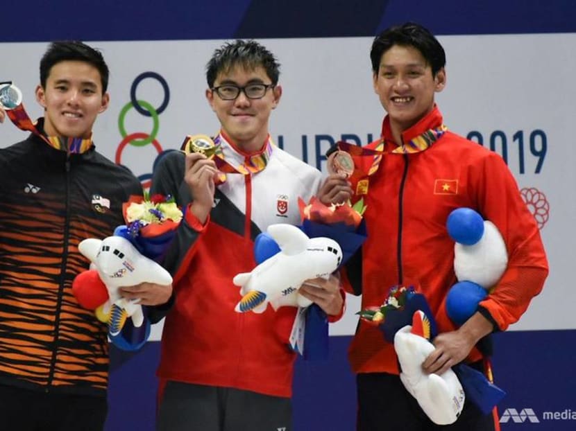 Darren Chua (centre) won gold ahead of Malaysia’s Welson Sim (left) and Vietnam’s Hoang Quy Phuoc.