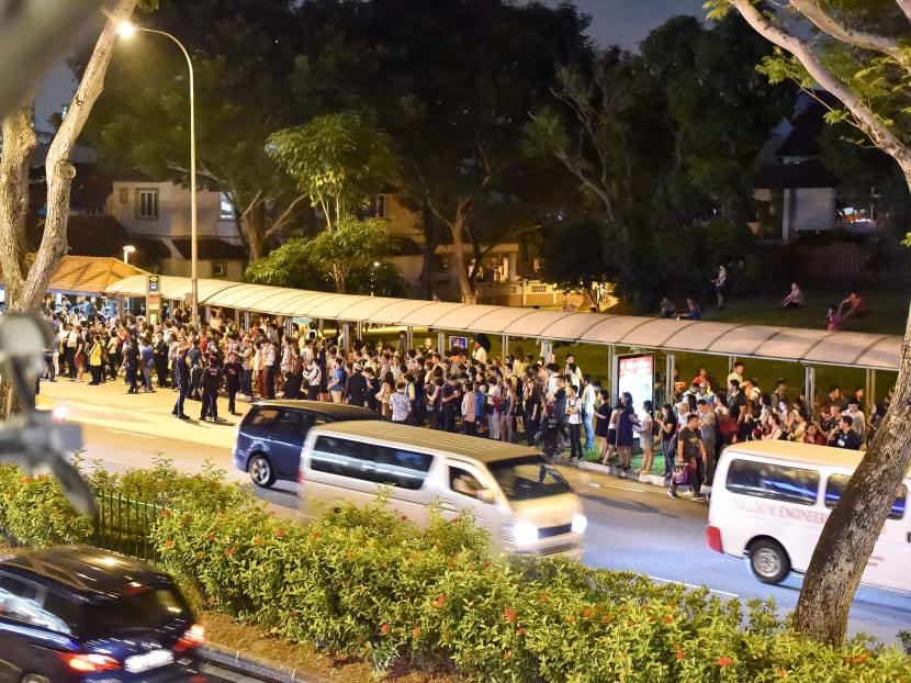 MRT breakdown: North-South, East-West lines down for hours MRT breakdown: North-South, East-West lines down for hours