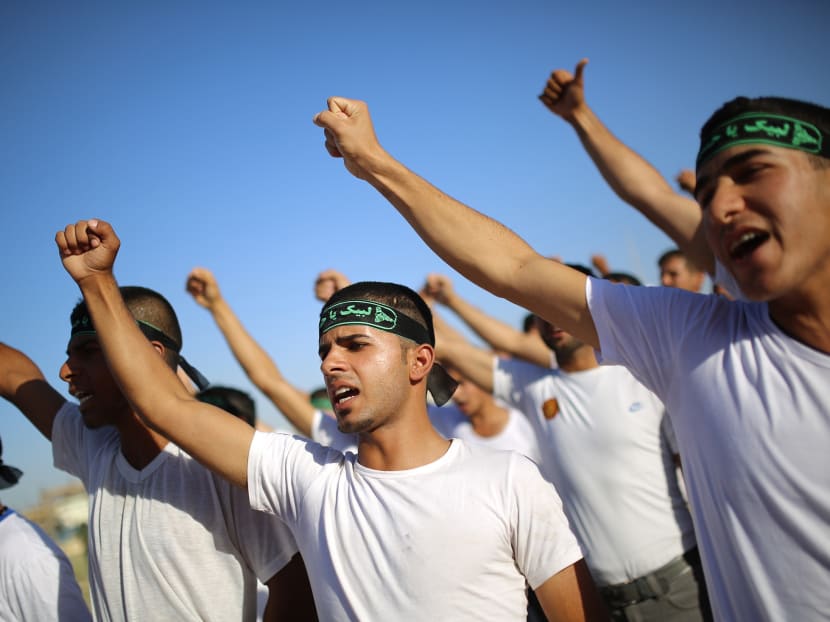 Shiite volunteers, who have joined the Iraqi army to fight against the predominantly Sunni militants from the radical Islamic State of Iraq and the Levant (ISIL), participate in military-style training in Najaf, June 23, 2014. Photo: Reuters