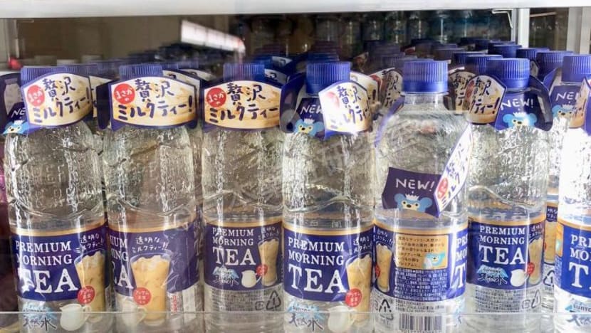 Jepun hasilkan minuman teh susu yang kelihatan seperti air putih biasa