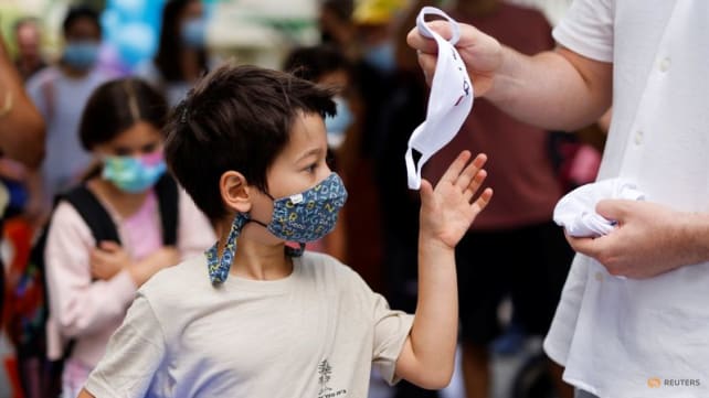 Israel's health ministry recommends some wear masks indoors amid rise in COVID-19 cases