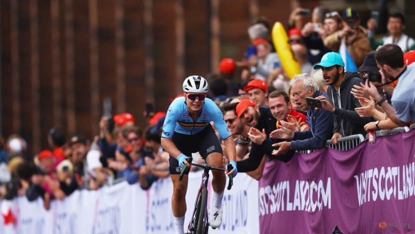 Kopecky wins women's road race with stunning late attack