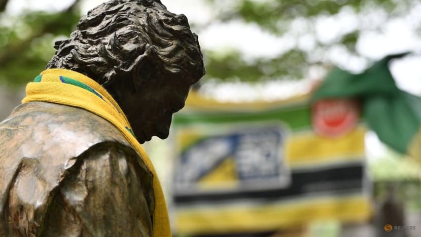 Treinta años después, los aficionados rinden homenaje a Senna en Imola